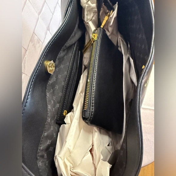 BCBGMaxAzria Black and Gold Shoulder Bag with Elegant Design NWOT - Picture 3 of 6